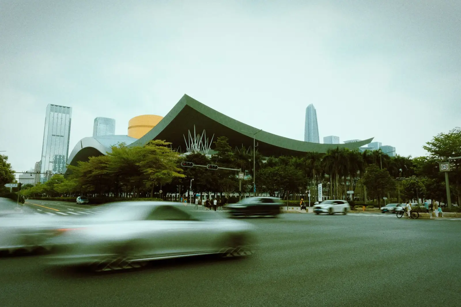 工厂设备联网场景下PLC控制柜选型参数对比