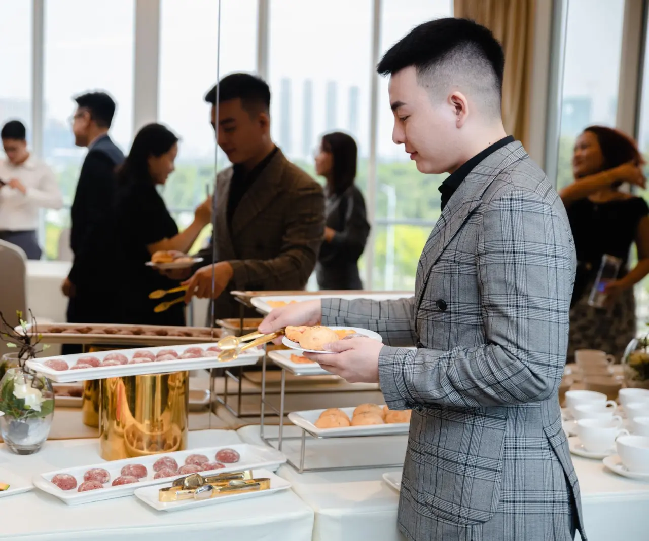 中极智联PLC控制柜选型指南：从接口配置到通信协议的关键考量