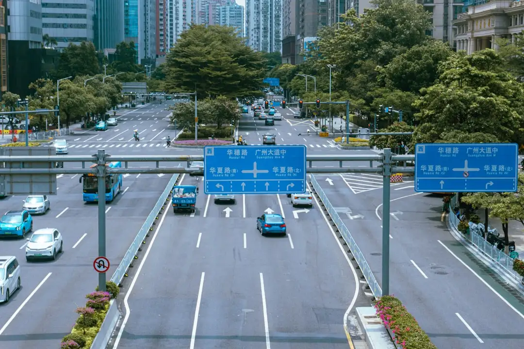 数据采集终端与PLC控制柜协同实现的工厂设备联网方案解析