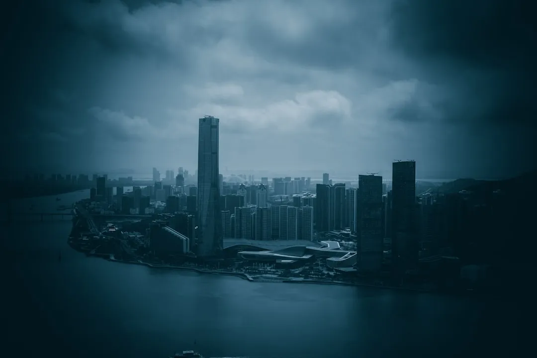 工业自动化场景下的设备联网技术选型与PLC控制柜集成要点